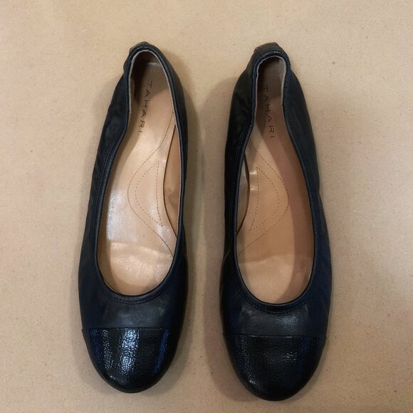 Tahari Black Leather Flats CARLY size 8.5 NIB - Picture 2 of 4